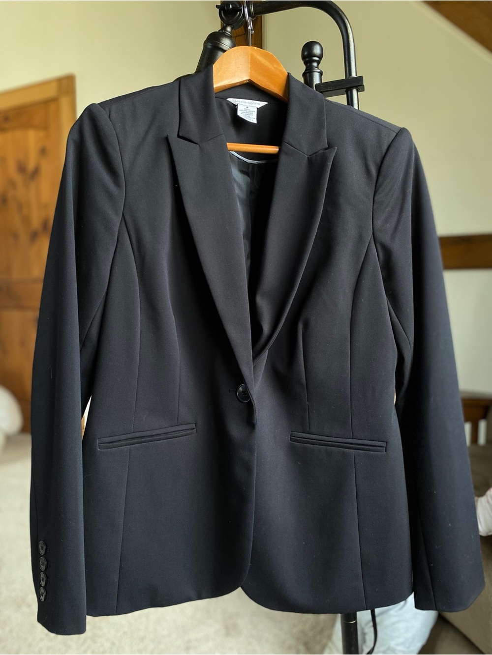NWOT Liz Claiborne Black Single-Button Notch Lapel Blazer